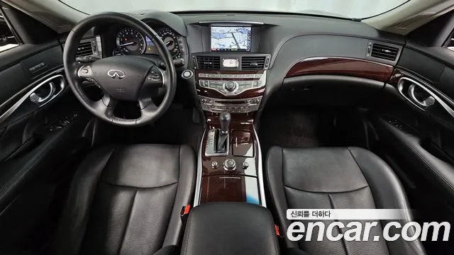 Infiniti Q70 — интерьер