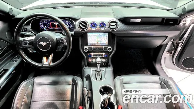 Ford Mustang — интерьер