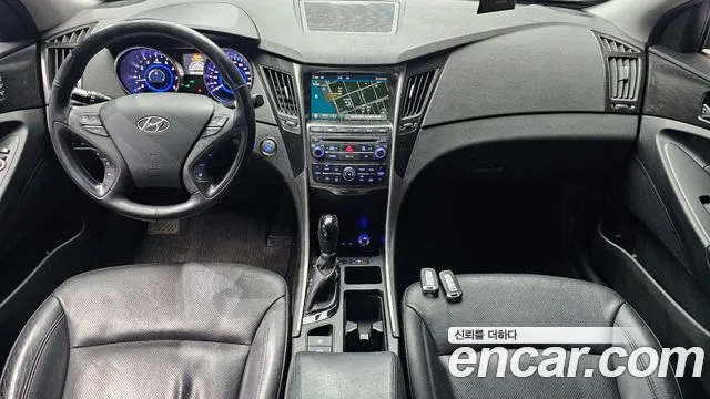 Hyundai Sonata — интерьер