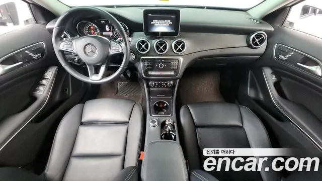 Mercedes-Benz GLA-класс — интерьер