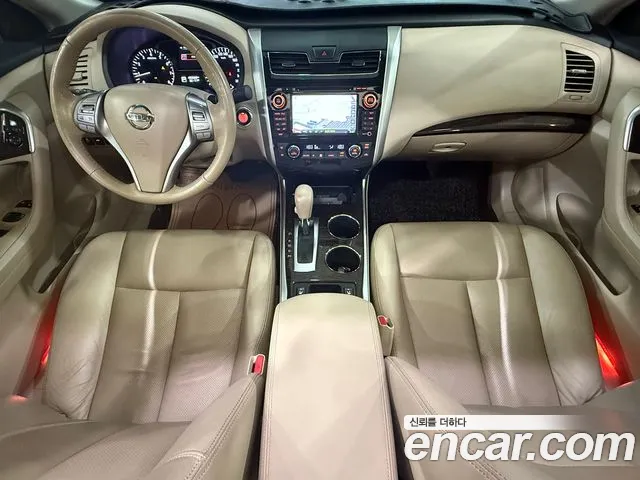 Nissan Altima — интерьер