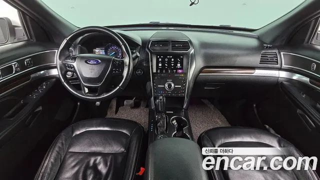 Ford Explorer — интерьер