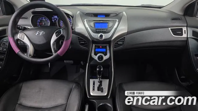 Hyundai Elantra — интерьер