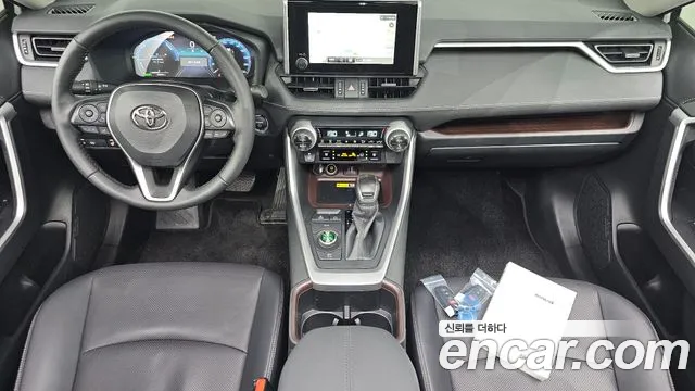 Toyota RAV4 — интерьер