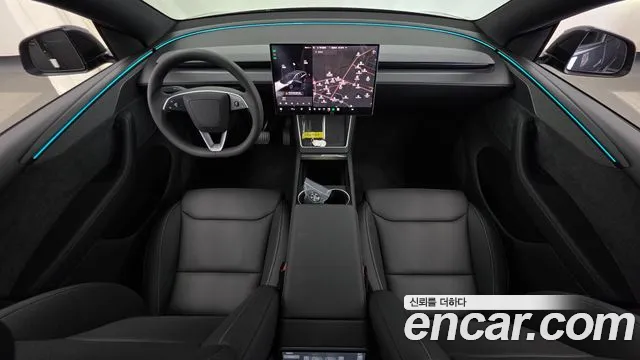Tesla Model Y — интерьер