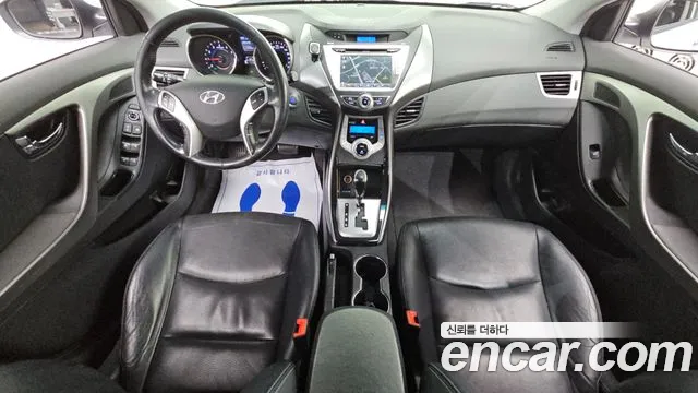 Hyundai Elantra — интерьер