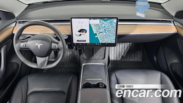 Tesla Model 3 — интерьер