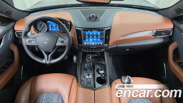 Maserati Levante — интерьер