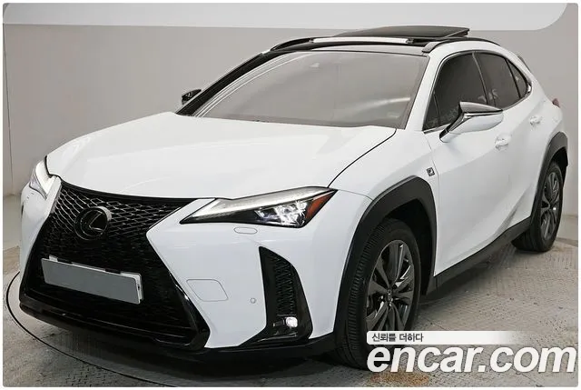 Lexus UX — экстерьер