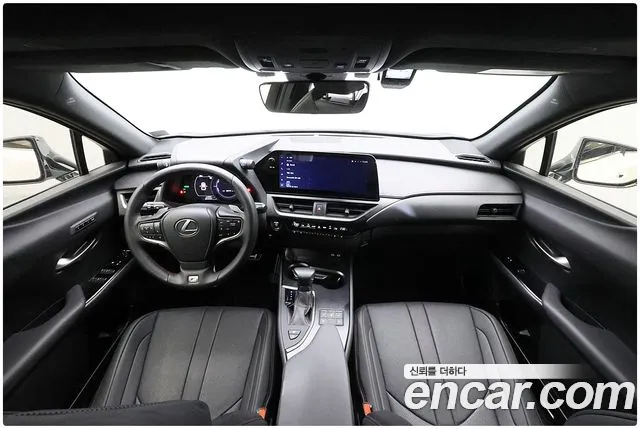 Lexus UX — интерьер