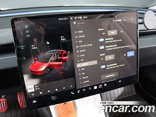 Tesla Model 3 — интерьер