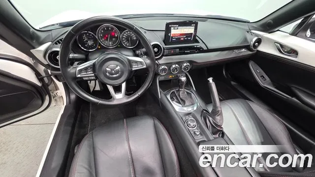 Mazda MX-5 MIATA — интерьер
