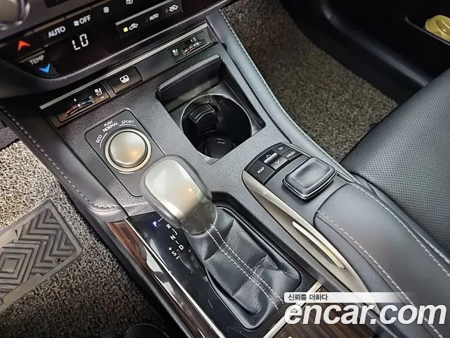 Lexus ES — интерьер