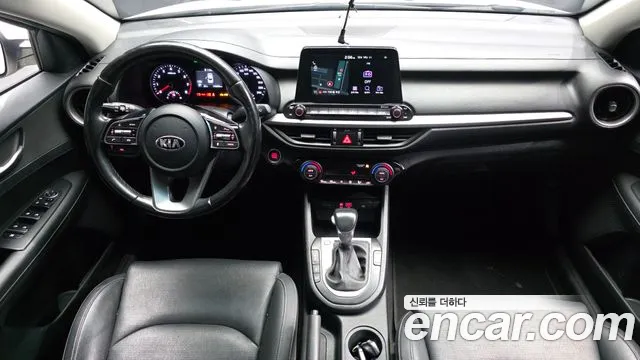 Kia K3 — интерьер