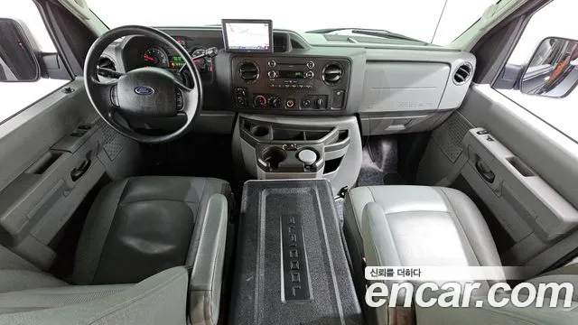 Ford E-Series — интерьер