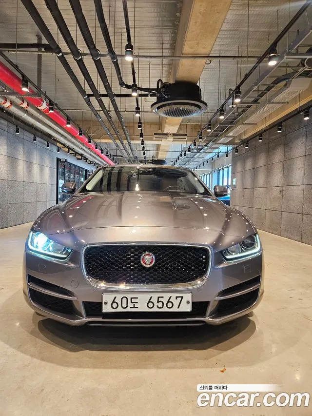Jaguar XE