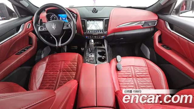 Maserati Levante — интерьер
