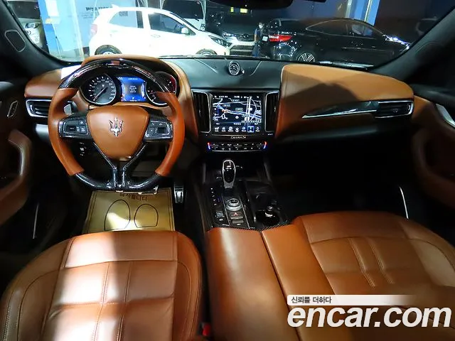 Maserati Levante — интерьер