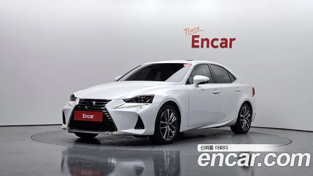 Lexus IS