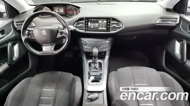Peugeot 308 — интерьер