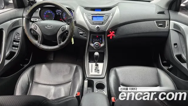 Hyundai Elantra — интерьер