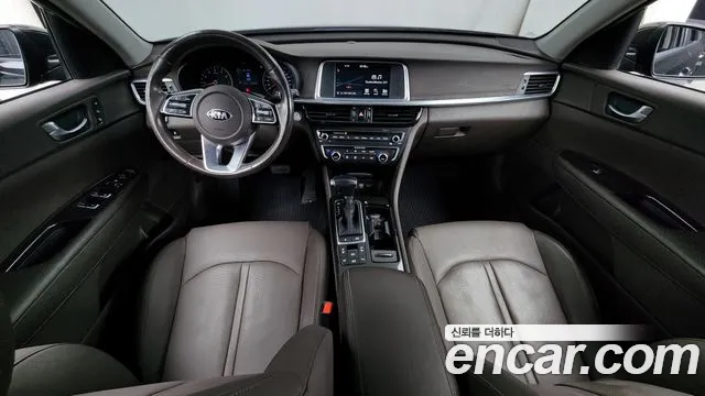 Kia K5 — интерьер