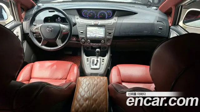 KG Mobility Korando — интерьер