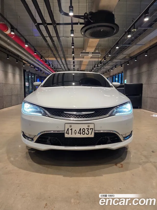 Chrysler 200