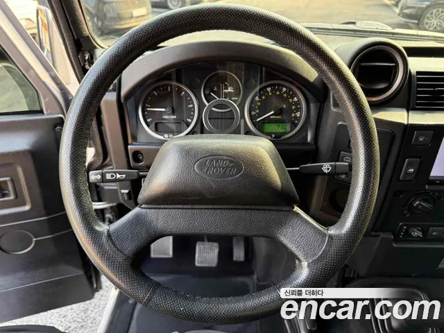 Land Rover Defender — интерьер