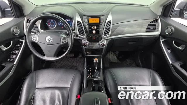 KG Mobility Korando — интерьер