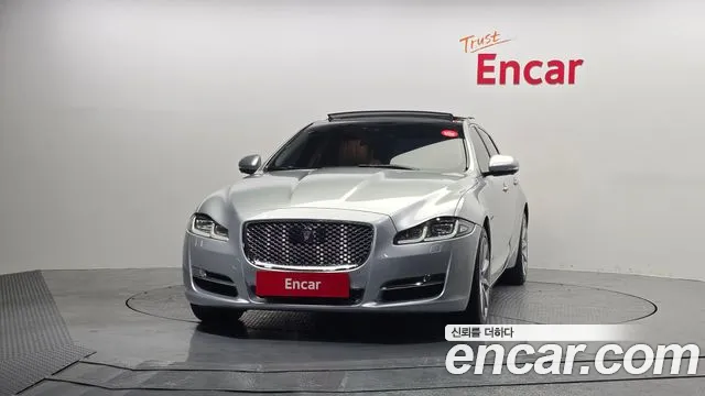 Jaguar XJ