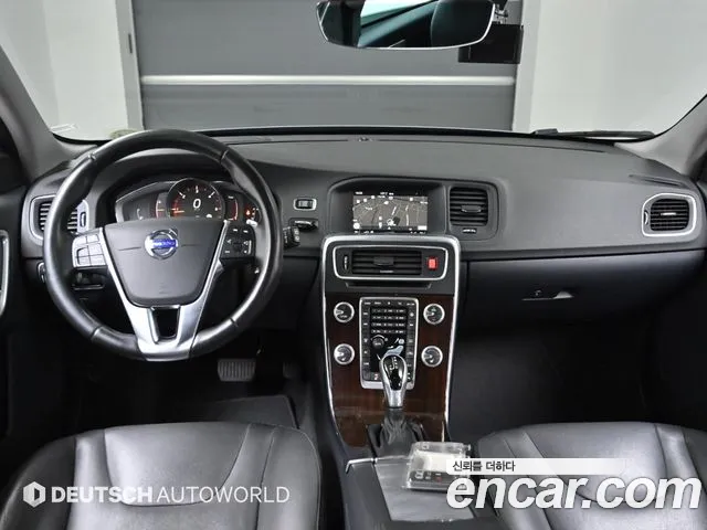 Volvo V60 — интерьер