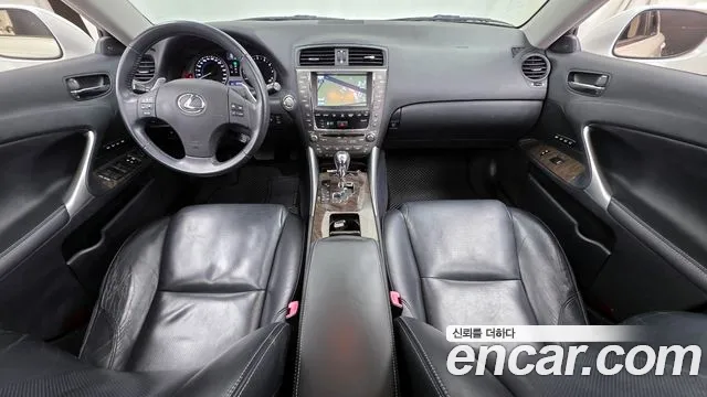 Lexus IS — интерьер