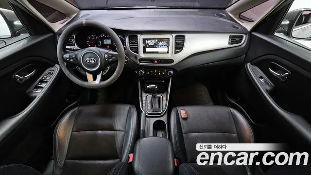 Kia Carens — интерьер
