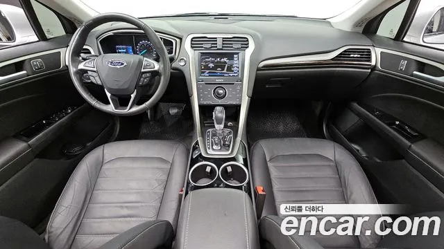 Ford Fusion — интерьер