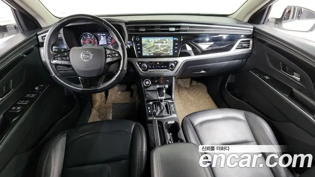 KG Mobility Korando — интерьер