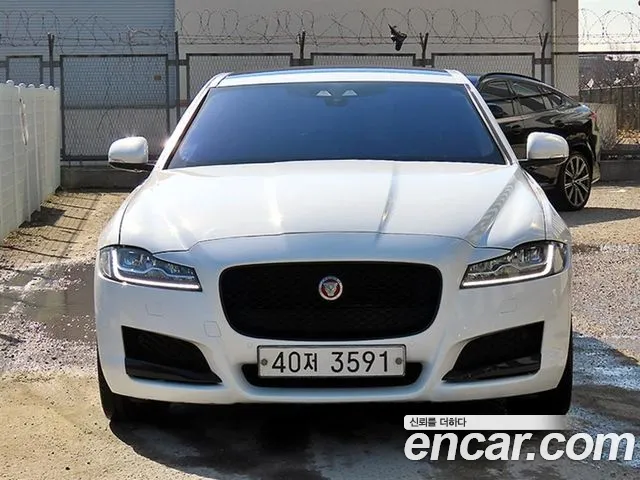 Jaguar XF