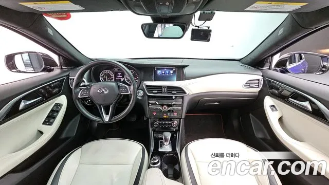 Infiniti Q30 — интерьер