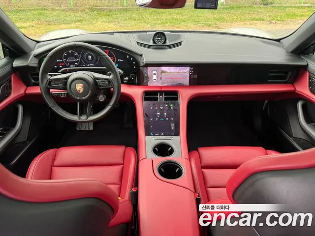 Porsche Taycan — интерьер