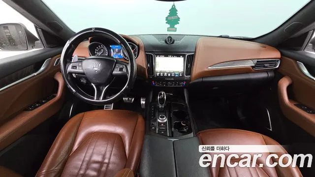 Maserati Levante — интерьер
