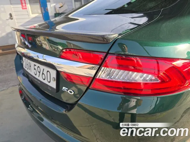 Jaguar XF — интерьер
