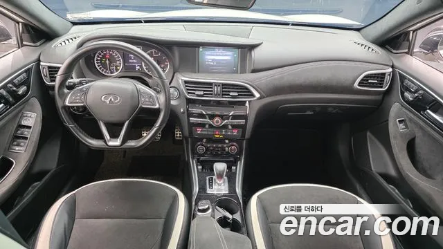 Infiniti Q30 — интерьер