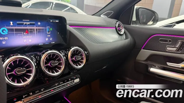 Mercedes-Benz EQA — интерьер
