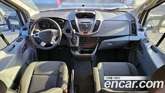 Ford Transit — интерьер