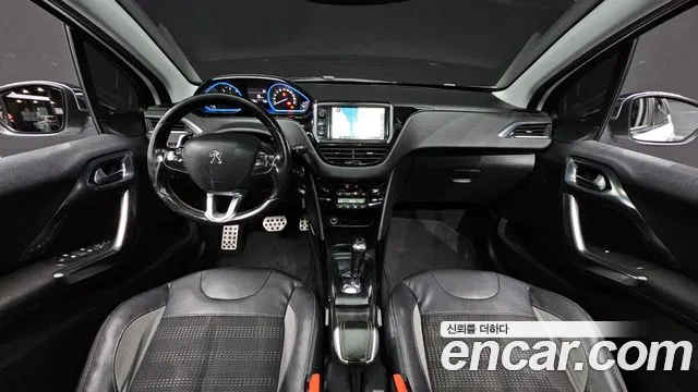 Peugeot 2008 — интерьер