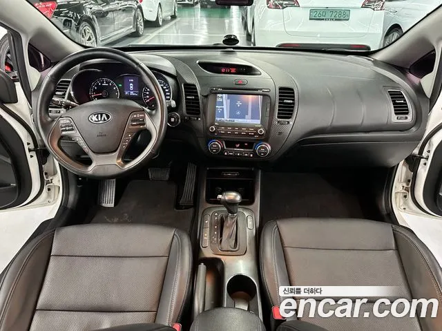 Kia K3 — интерьер