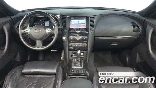 Infiniti QX70 — интерьер