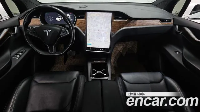 Tesla Model X — интерьер