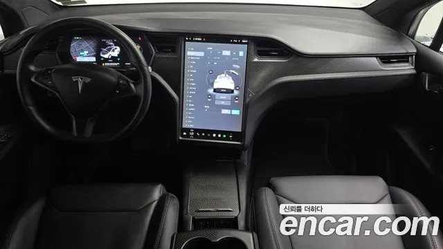 Tesla Model X — интерьер