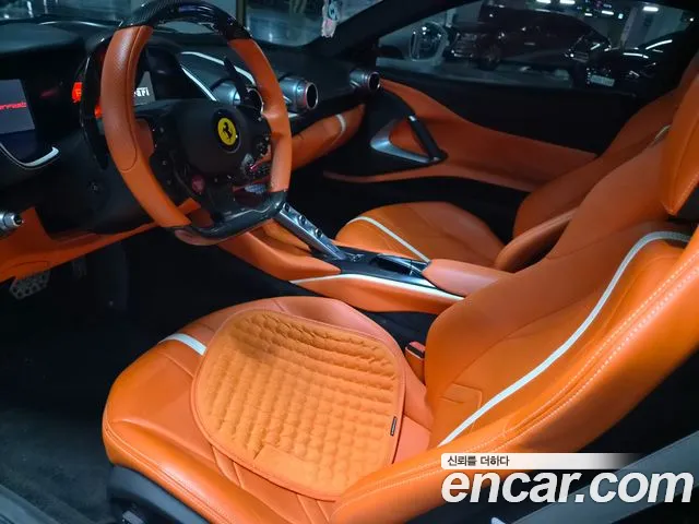 Ferrari 812 — интерьер